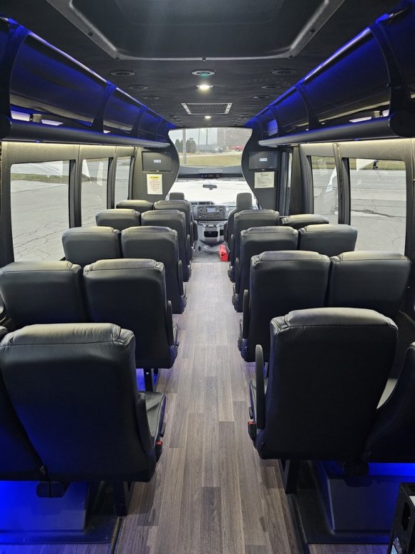 2018 Berkshire Ford E-450 Paratransit Shuttle Bus