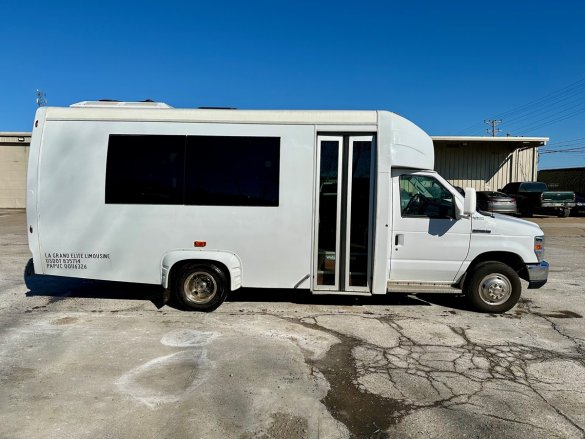 2017 Global Motor Coach Ford E-350 Limo Bus