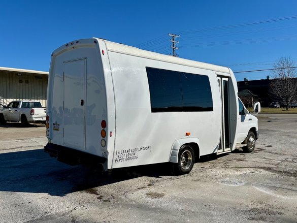 2017 Global Motor Coach Ford E-350 Limo Bus