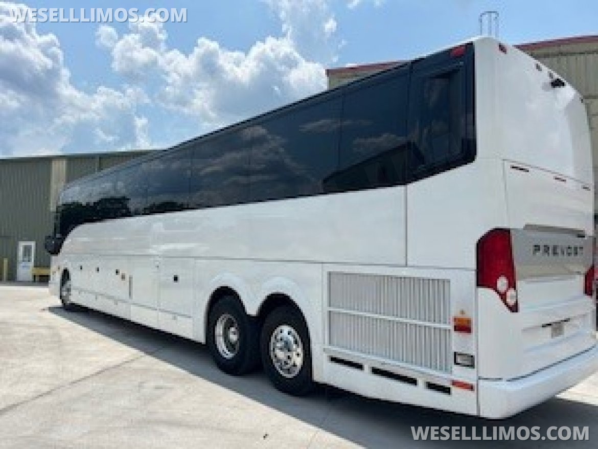 Motorcoach for Sale in Cincinnati, OH - Photo 2