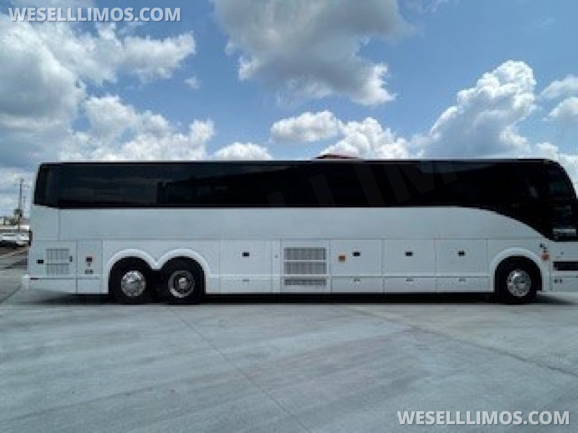 Motorcoach for Sale in Cincinnati, OH - Photo 3