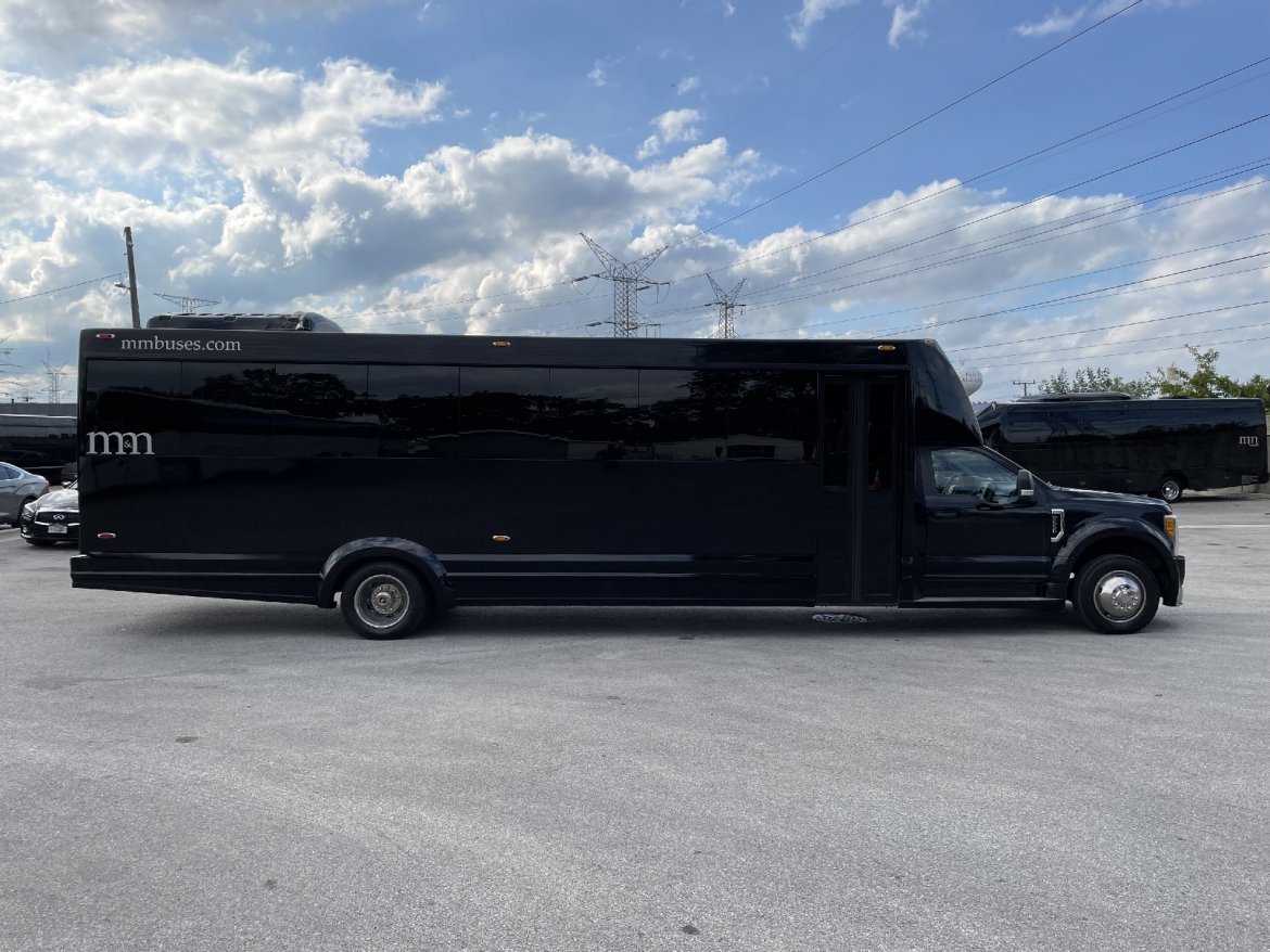 Limo Bus for Sale in Chicago, IL - Photo 6