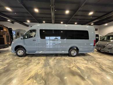 2025 OGV Luxury Coach Mercedes-Benz V-Cruise 10OBA Sprinter