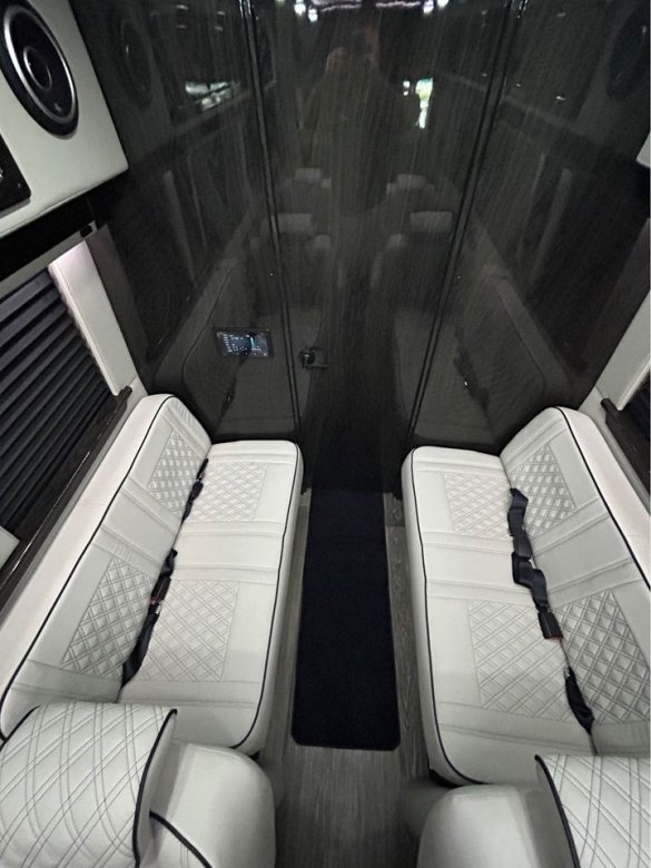 2025 OGV Luxury Coach Mercedes-Benz V-Cruise 10OBA Sprinter