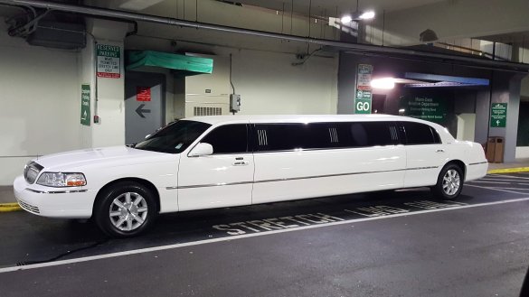 2006 Executive Coach Builders Lincoln 120 inch Executive ICON Limousine