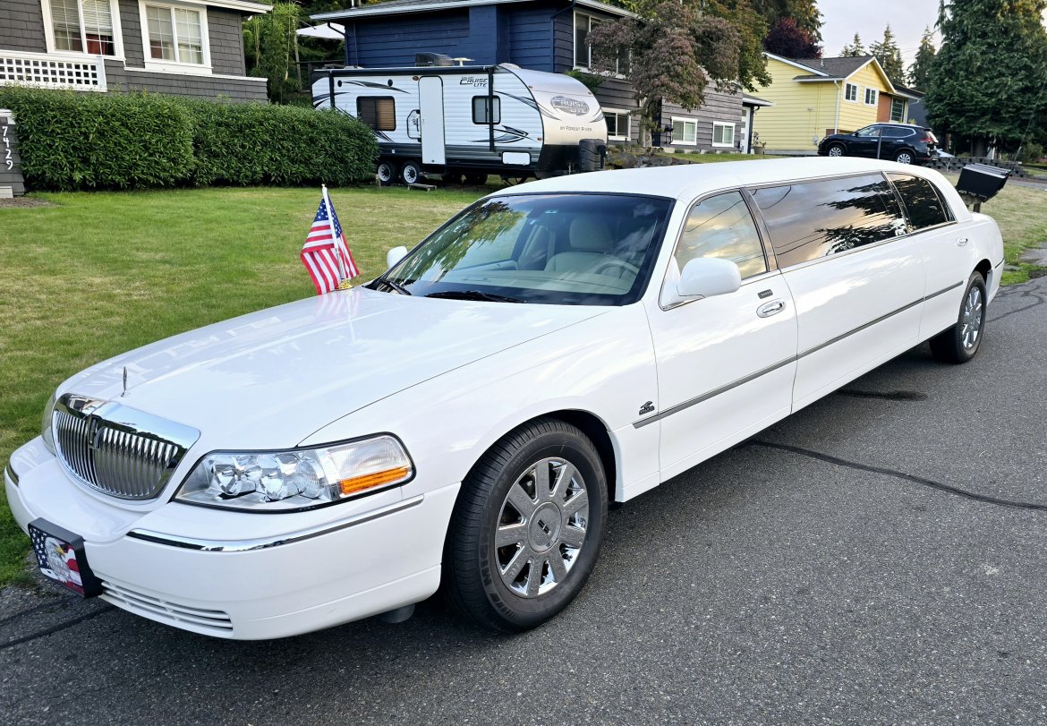 Limousine for sale: 2006 Lincoln Town car 23&quot; by Coastal Coachworks