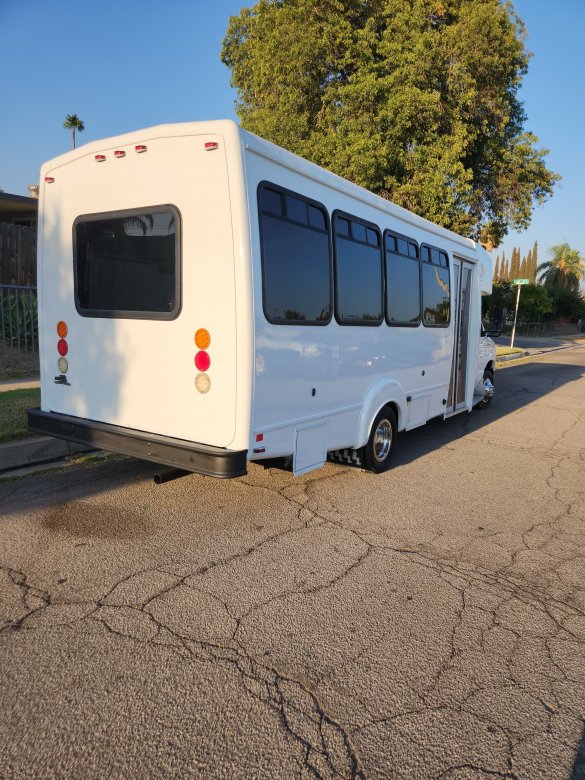 2014 Ford E450 Limo Bus