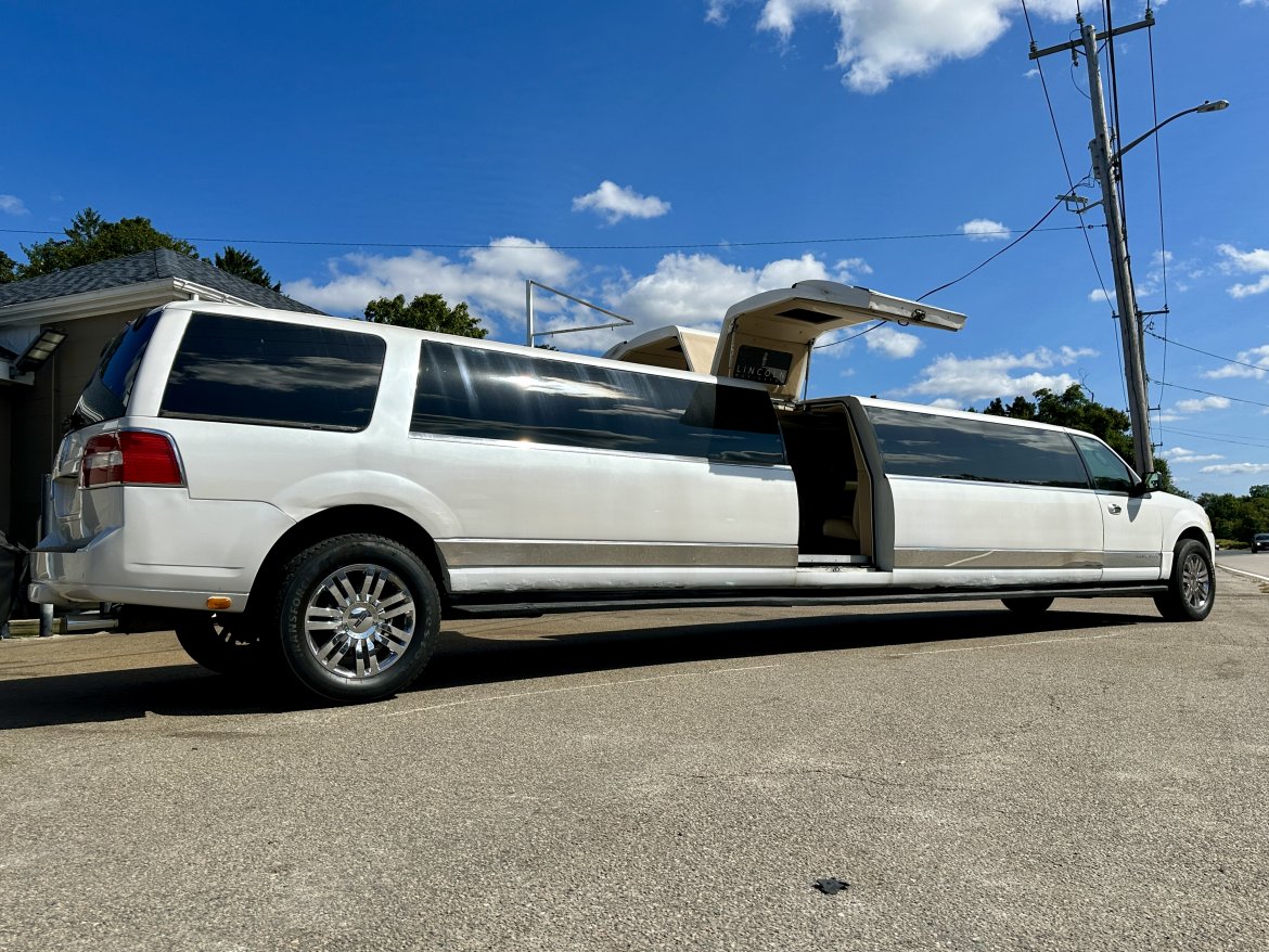 SUV Stretch for sale: 2007 Lincoln Navigator