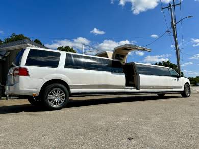 2007 Lincoln Navigator SUV Stretch w/Jet doors