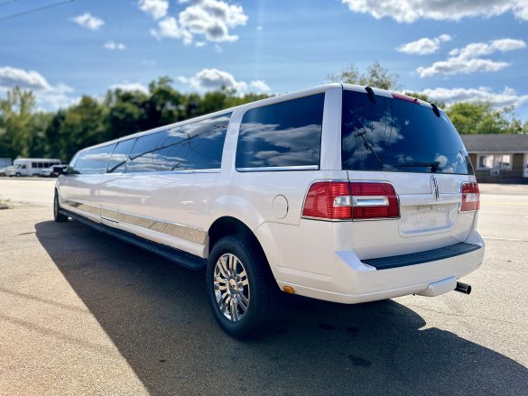 2007 Lincoln Navigator SUV Stretch w/Jet doors