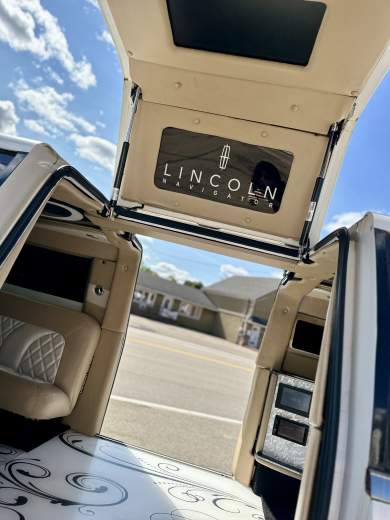 2007 Lincoln Navigator SUV Stretch w/Jet doors