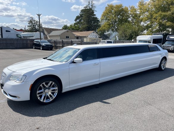 2019 Springfield  Coach Chrysler 300 Limousine