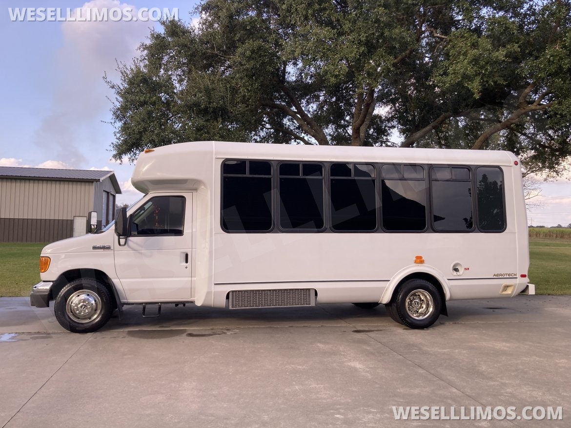 Photo of Limo Bus for sale: 2007 Ford E450 Super Duty 25&quot;