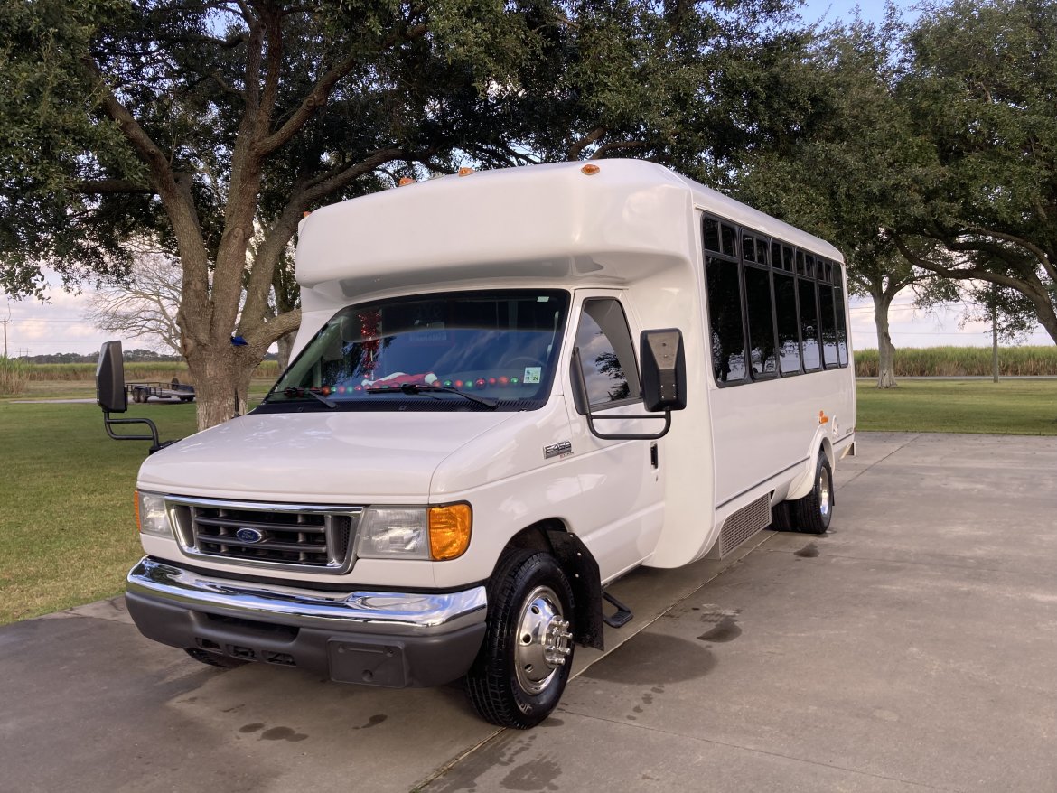 Limo Bus for sale: 2007 Ford E450 Super Duty 25&quot;