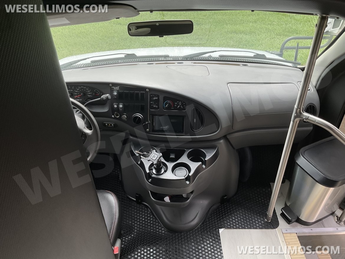 Photo of Limo Bus for sale: 2007 Ford E450 Super Duty 25&quot;