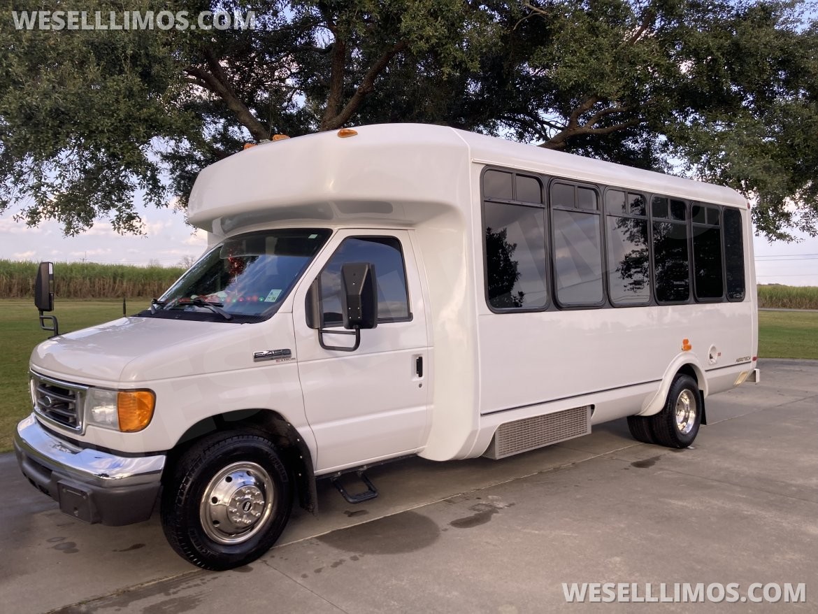 Photo of Limo Bus for sale: 2007 Ford E450 Super Duty 25&quot;