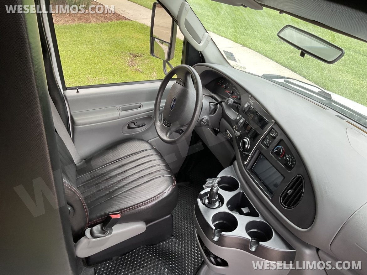Photo of Limo Bus for sale: 2007 Ford E450 Super Duty 25&quot;