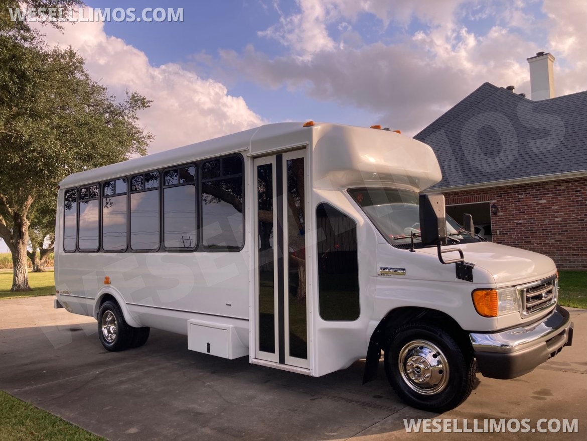 Photo of Limo Bus for sale: 2007 Ford E450 Super Duty 25&quot;