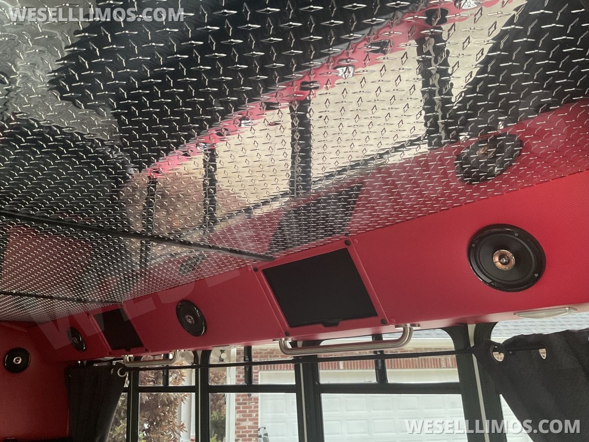 Photo of Limo Bus for sale: 2007 Ford E450 Super Duty 25&quot;