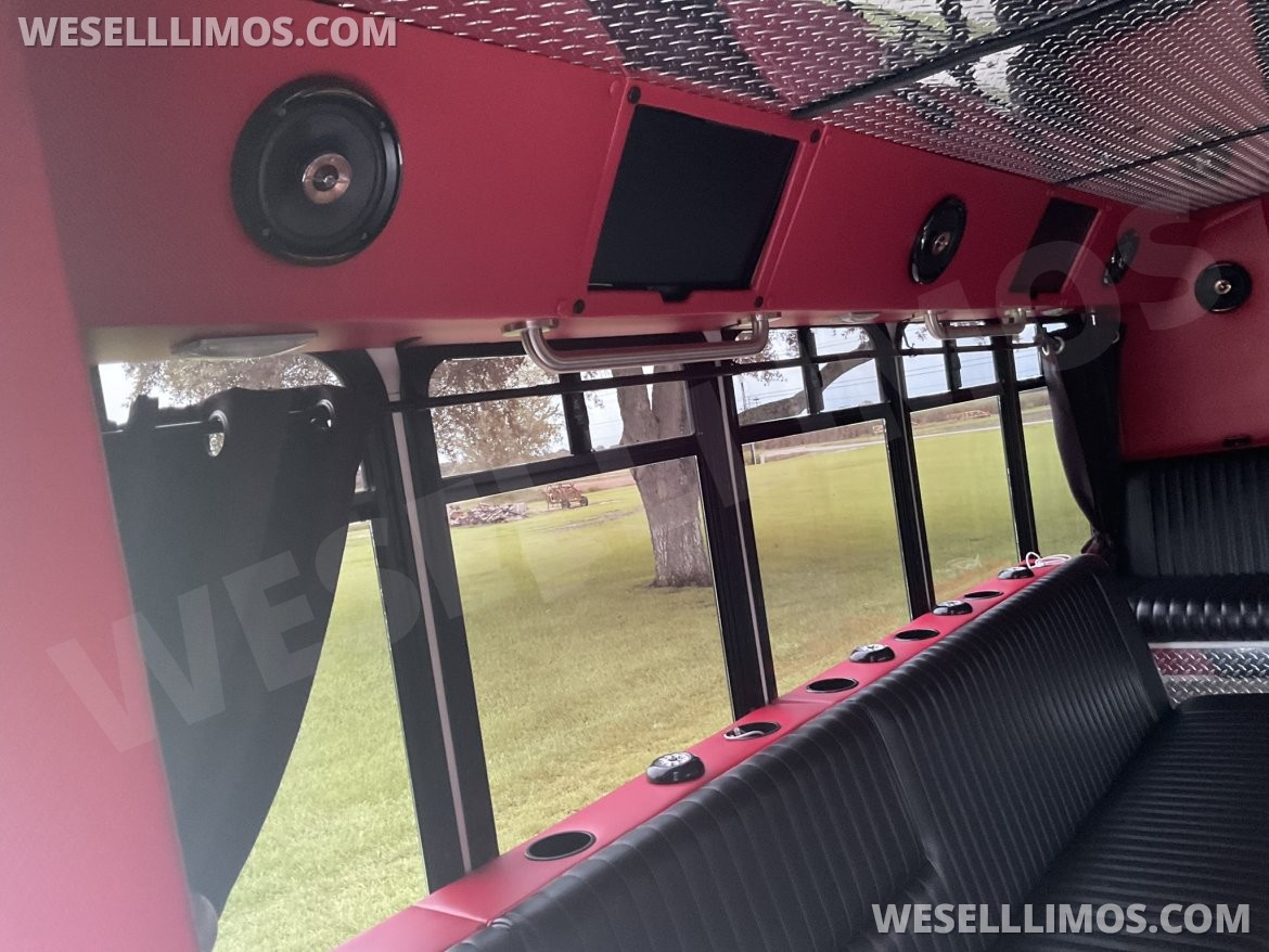 Photo of Limo Bus for sale: 2007 Ford E450 Super Duty 25&quot;