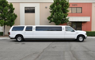 2005 Ford Excursion SUV Stretch for Sale in Fontana, CA - Photo 2