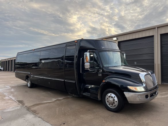 2007 Krystal International 3200 DT466 Limo Bus