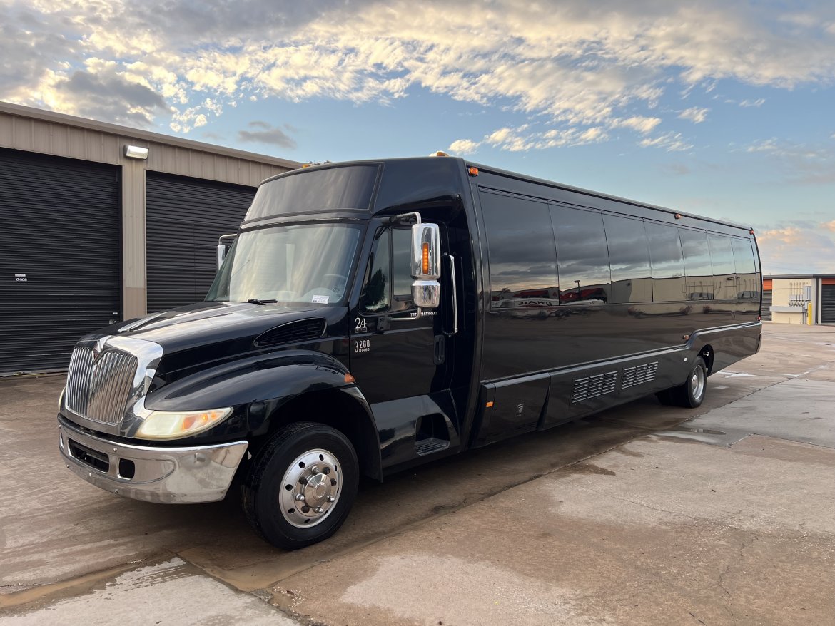 2007 Krystal International 3200 DT466 Limo Bus - Photo 4