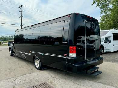 2014 LGE Coachworks Ford F550 Limo Bus