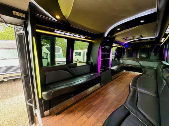 2014 LGE Coachworks Ford F550 Limo Bus