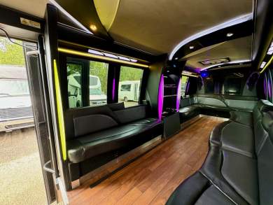 2014 LGE Coachworks Ford F550 Limo Bus