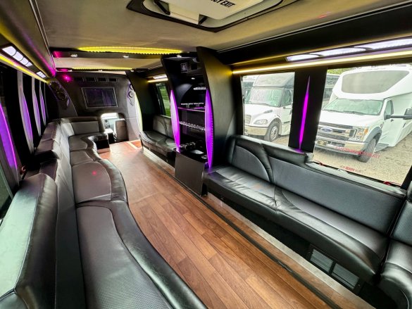 2014 LGE Coachworks Ford F550 Limo Bus