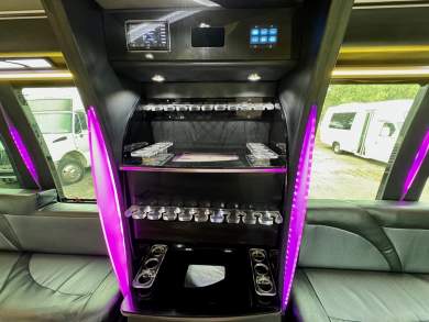 2014 LGE Coachworks Ford F550 Limo Bus