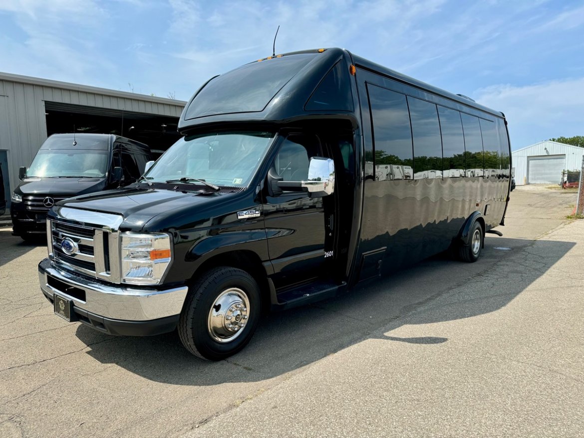 2017 Global Motor Coach Ford E450 Limo Party Bus - Photo 2