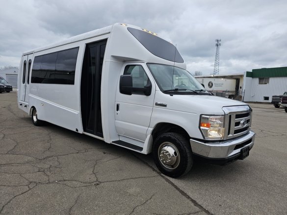 2018 Berkshire Ford E450 Paratransit Shuttle Shuttle Bus