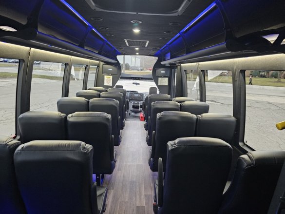 2018 Berkshire Ford E450 Paratransit Shuttle Shuttle Bus