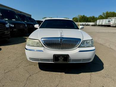 2006 Krystal Lincoln Town Car Limousine