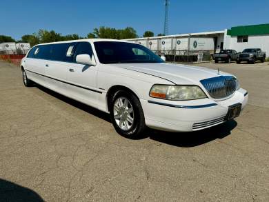 2006 Krystal Lincoln Town Car Limousine