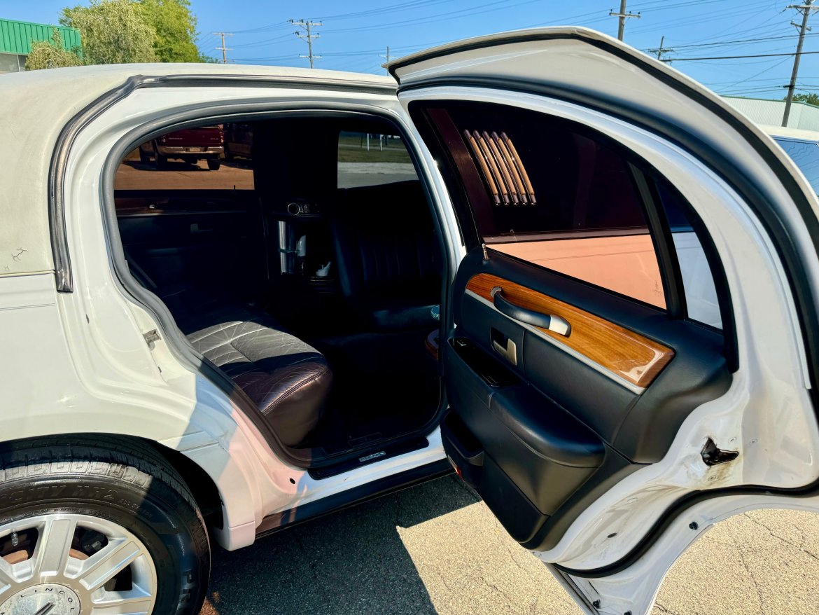 Limousine for Sale in Erie, PA - Photo 6