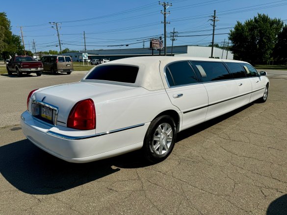 2006 Krystal Lincoln Town Car Limousine