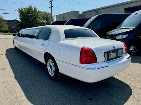 2006 Krystal Lincoln Town Car Limousine