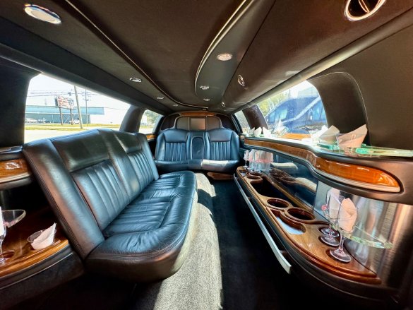 2006 Krystal Lincoln Town Car Limousine