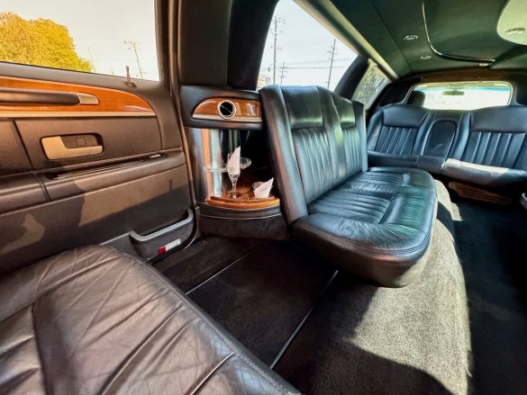 2006 Krystal Lincoln Town Car Limousine