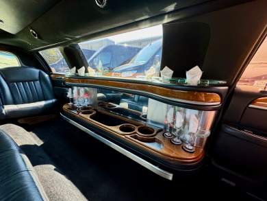 2006 Krystal Lincoln Town Car Limousine