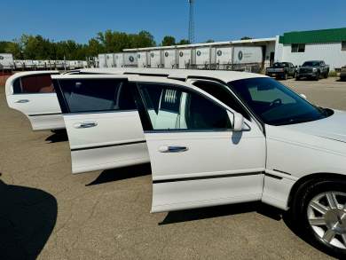 2006 Krystal Lincoln Town Car Limousine