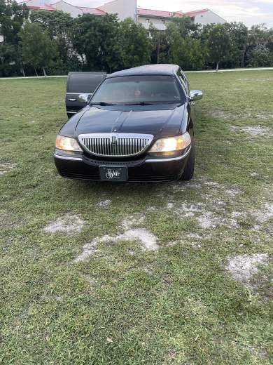 2011 Krystal Coach Lincoln Town Car Limousine