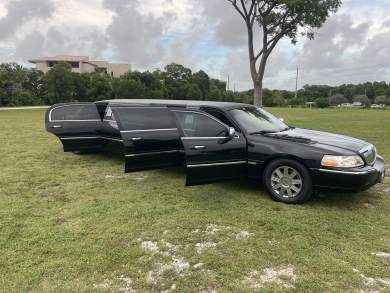 2011 Krystal Coach Lincoln Town Car Limousine