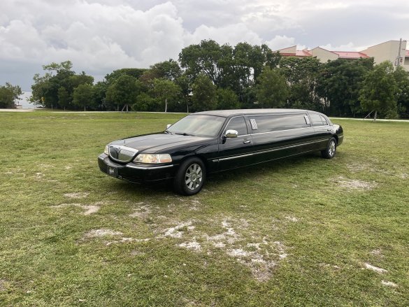 2011 Krystal Coach Lincoln Town Car Limousine