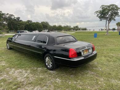 2011 Krystal Coach Lincoln Town Car Limousine