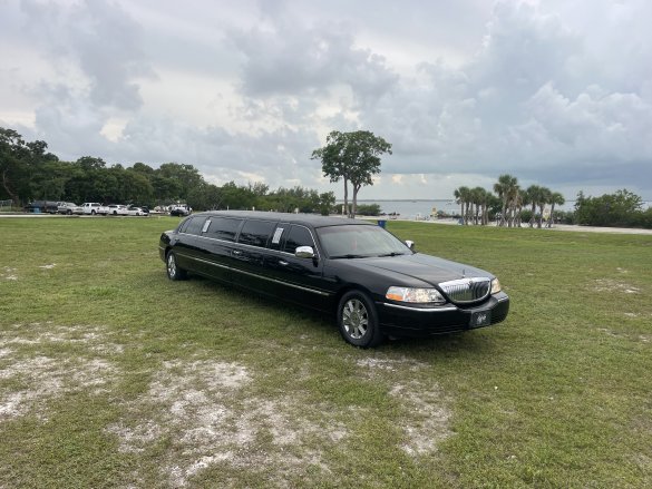 2011 Krystal Coach Lincoln Town Car Limousine