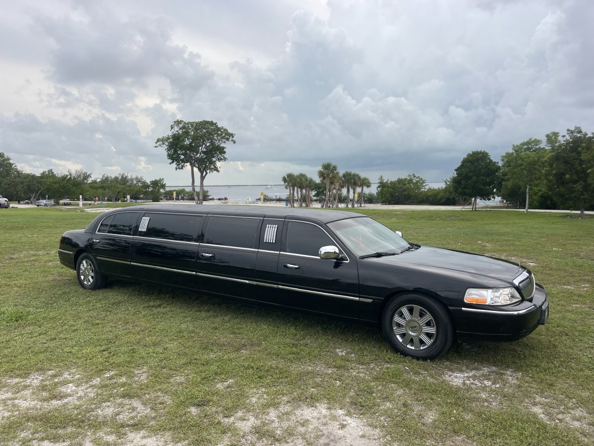 Limousine for sale: 2011 Lincoln Town Car by Krystal Coach